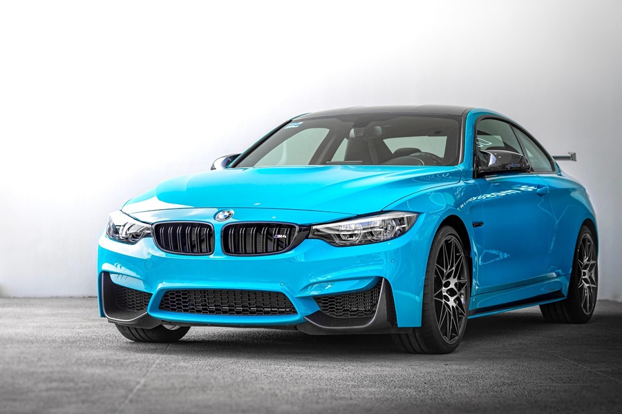 BMW bleu AU7