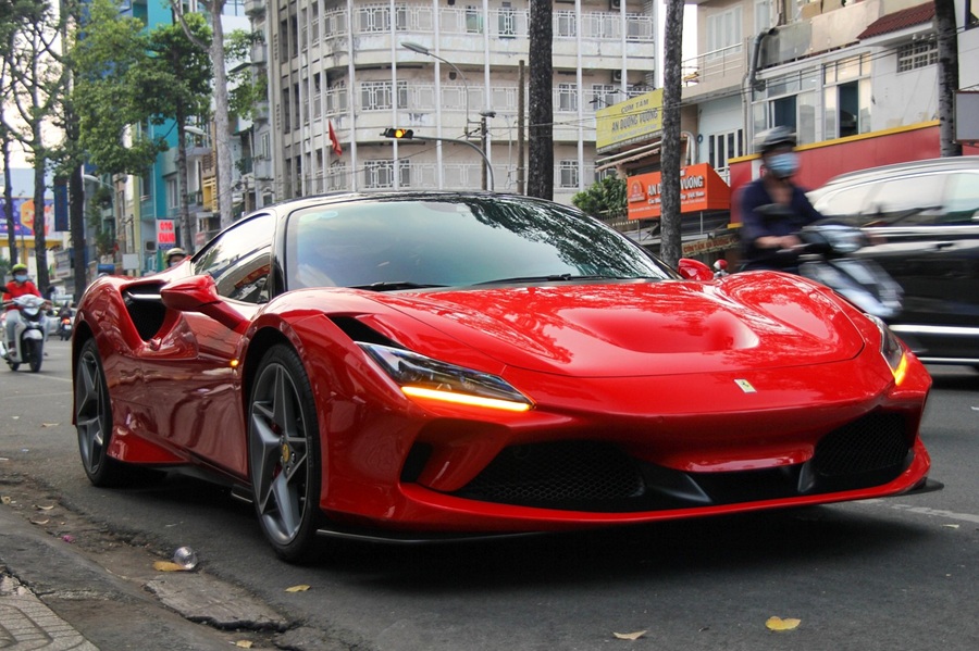 Ferrari rouge AU7
